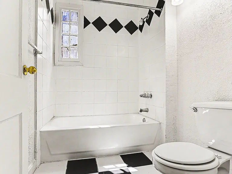 4515 Swiss Ave — Photo 32