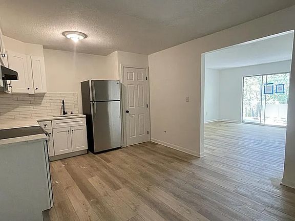 4th image of 31 Vine St APT 32