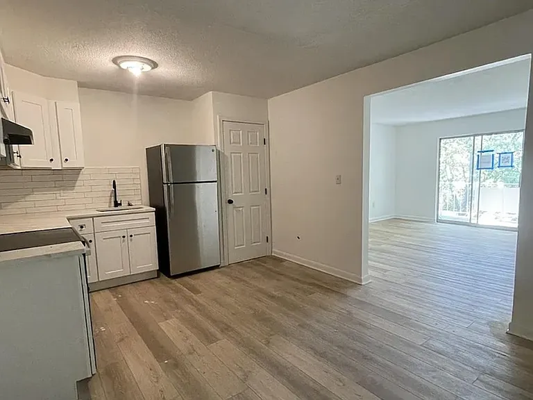31 Vine Street — Photo 11