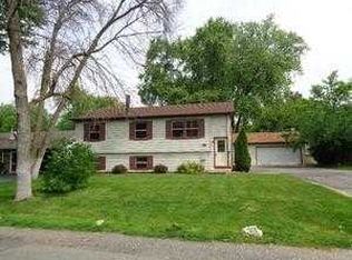 526 Golfview Dr, Round Lake Beach, IL