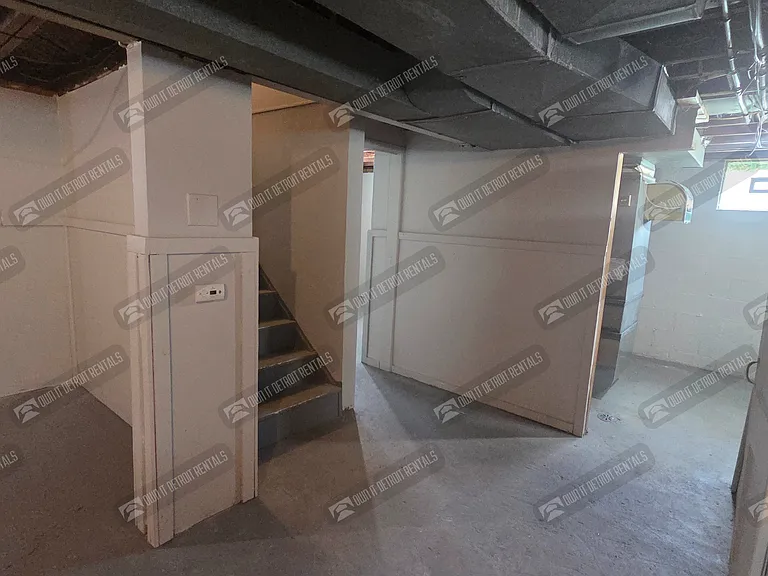 8460 Timken Ave — Photo 24