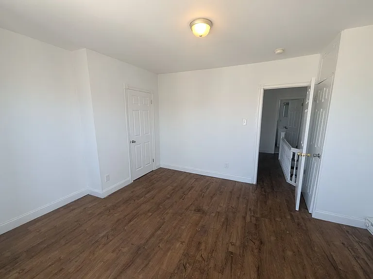 2214 Yelland St — Photo 2