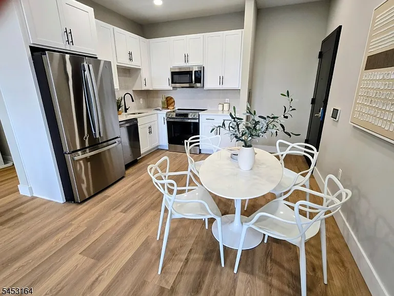 450 Washington Ave #205 — Photo 3