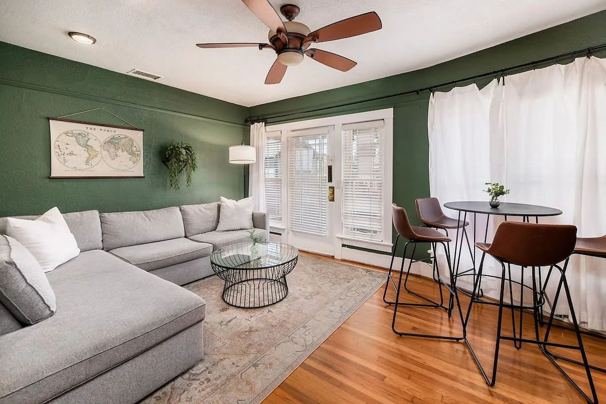 2 bed, 703 sqft, $3,500 — Photo 2
