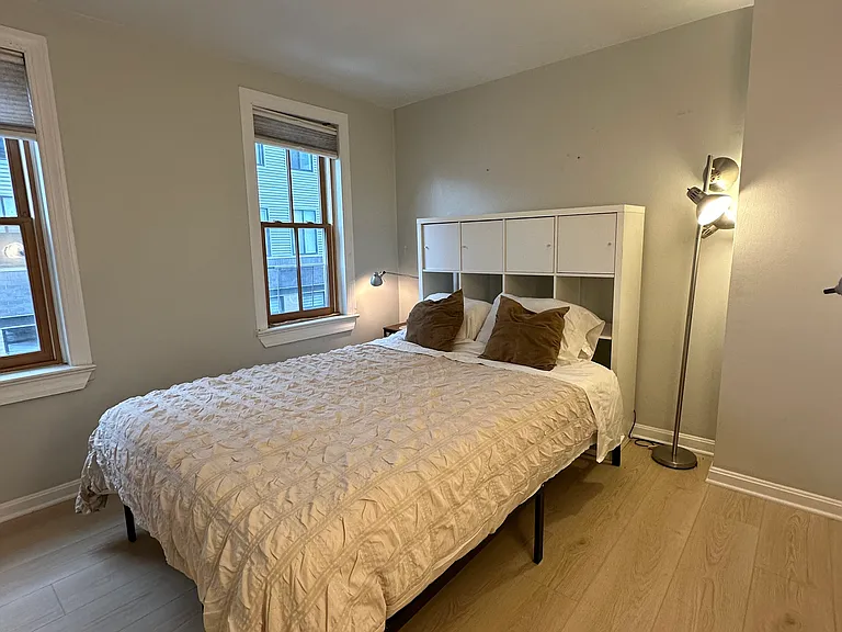 222 Parker St NE — Photo 2