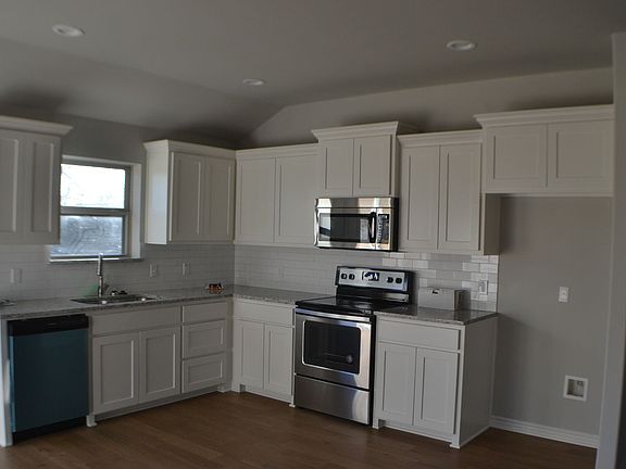 2nd image of 1101 Southridge Ln