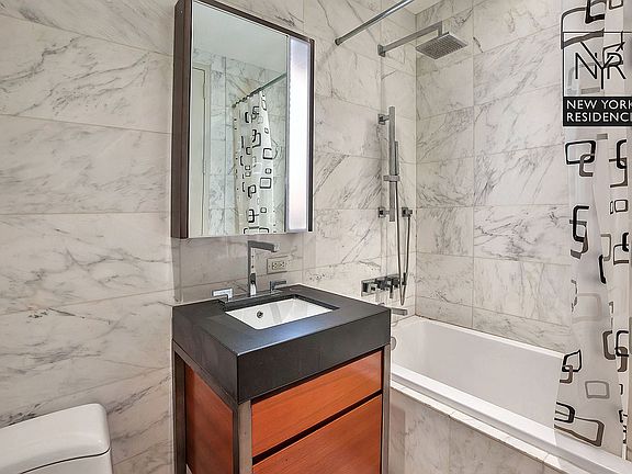 5th image of 75 Wall St APT 19G