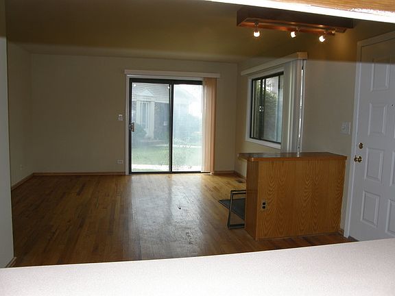 4th image of 2S727 Winchester Cir E #E1