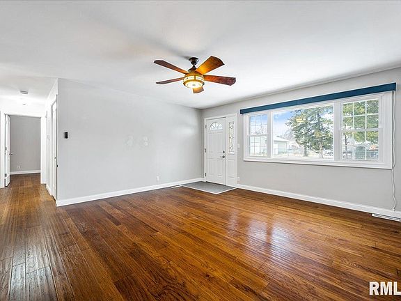 3rd image of 101 Rosewood Dr