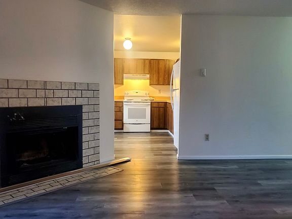 4th image of 9801 132nd Street Ct E APT D