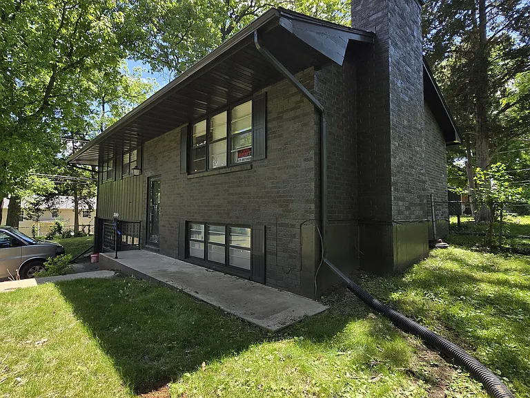 800 Sycamore Ln — Photo 1