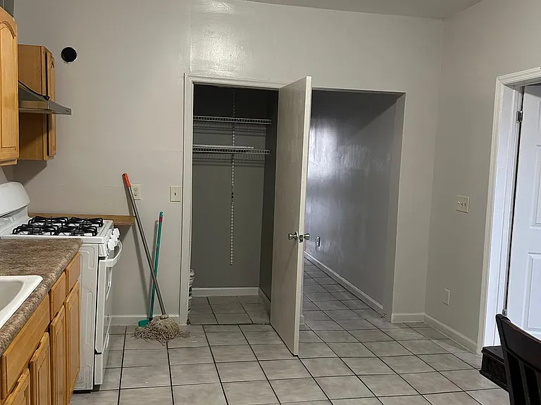 325 Grand St #2L — Photo 9