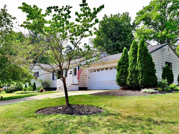 241 High St, Chagrin Falls, OH 44022