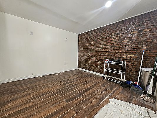 5th image of 762 Halsey St #1