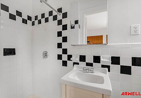 5th image of 400 E 50th St APT 2E