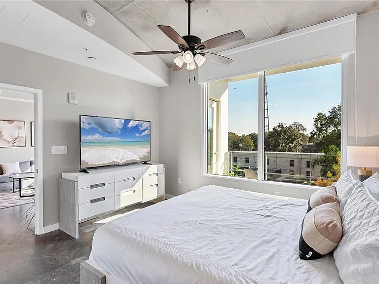 525 E Jackson St #405 — Photo 34