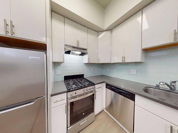 2nd image of 1425 Harrison St #5