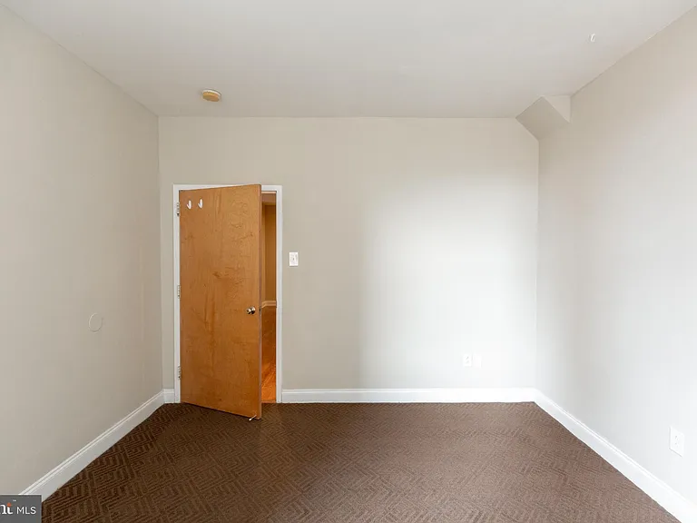 220-2 S 16th St #402 — Photo 32