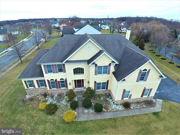 4th image of 108 Saint Claire Dr