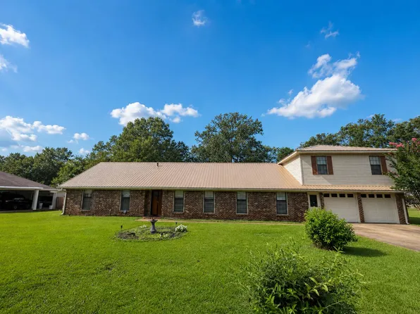 1701 Woodview Cir, Amory, MS 38821