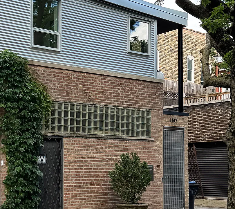 2159 W Evergreen Ave #4