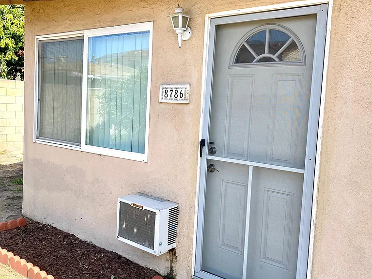 8786 La Salle St — Photo 3
