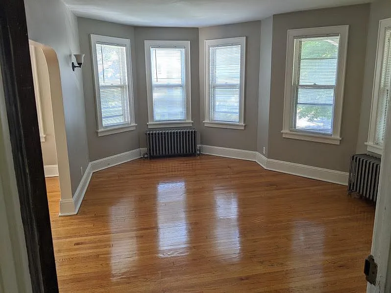 123 S Main Ave #4