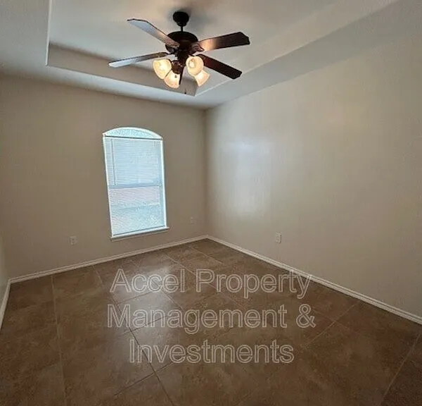 1906 Butkus Dr — Photo 5