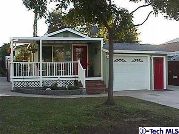 2nd image of 8206 Hillrose St