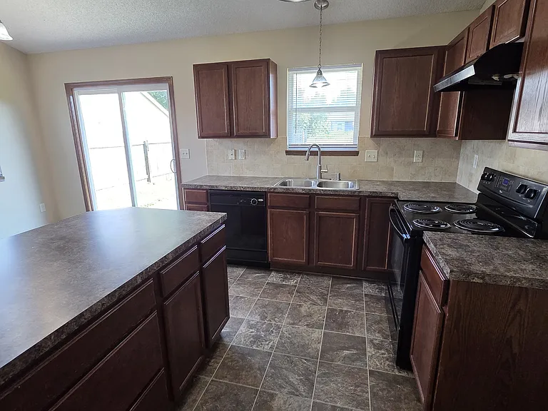 1230 W 43rd St S — Photo 2