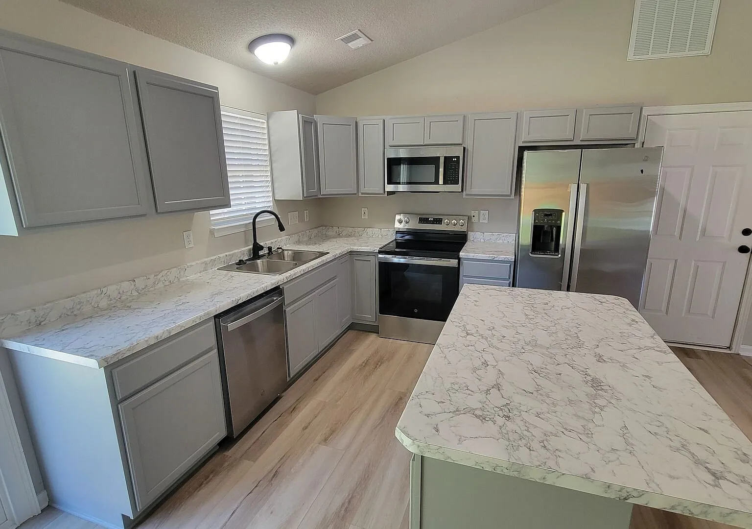 Like New 3 Bed, 2 Bath Home in Fountain Inn — Photo 3