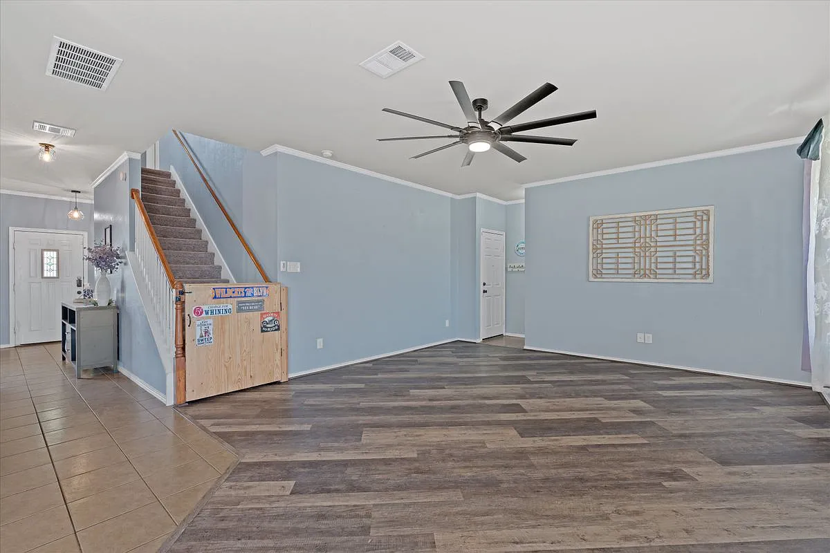 Building Photo - 2108 Scott Dr