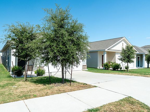 3rd image of 402 Gemsbok Rd
