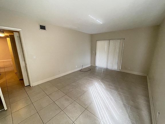 4th image of 6467 Chasewood Dr APT A
