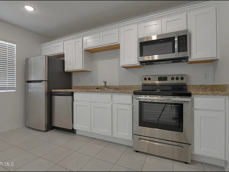 4626 Maxwell Ave #C — Photo 12