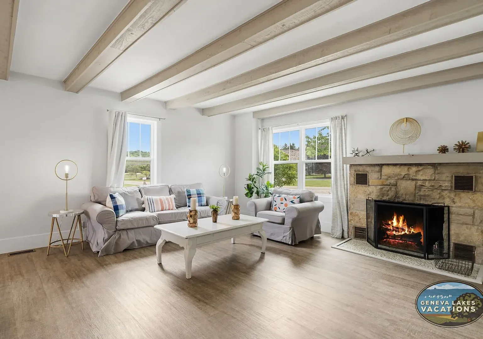 Charming Fontana Cottage Near the Lake Available for Monthly & Mid-Term Rentals — Photo 2