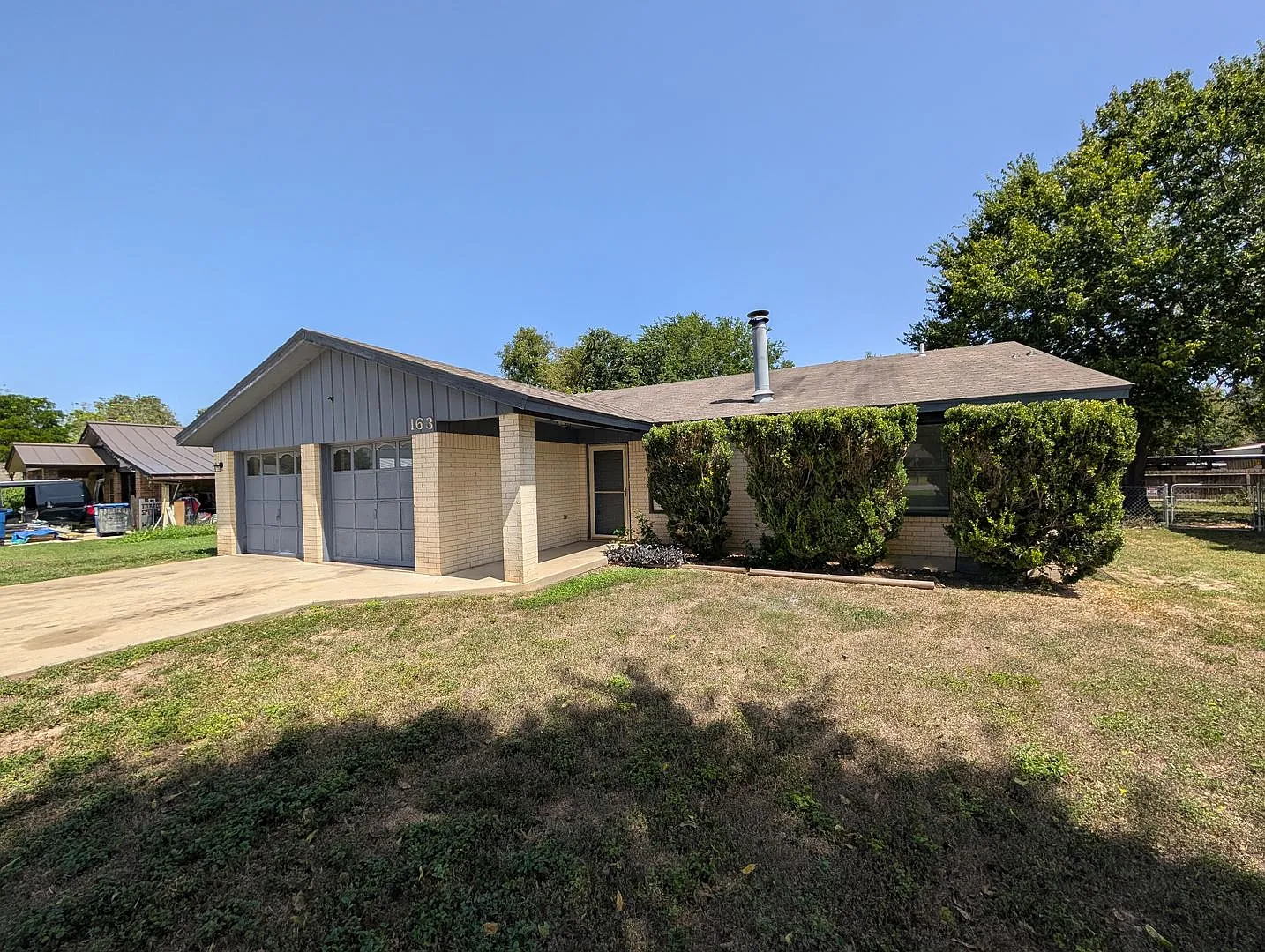 On a Cul -de-Sac/ Fireplace / No Carpet / Large Covered Back Patio / NBISD — Photo 1