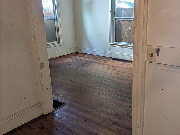 4th image of 406 Jefferson St