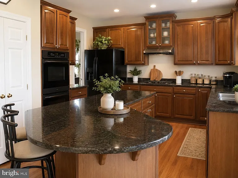4002 Belvedere Ln — Photo 3