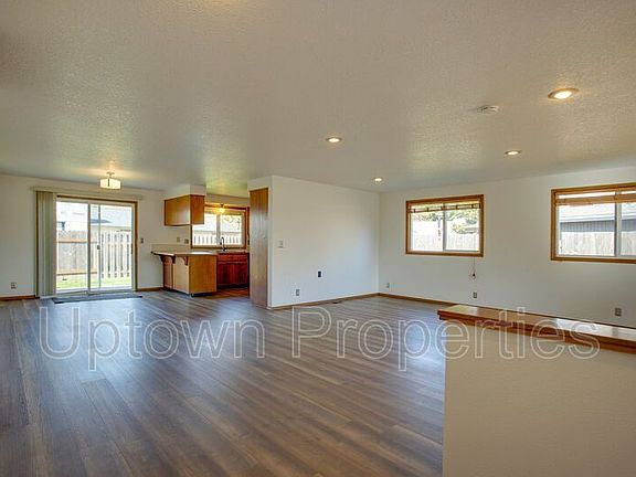 2nd image of 917 NE Naomi Ct