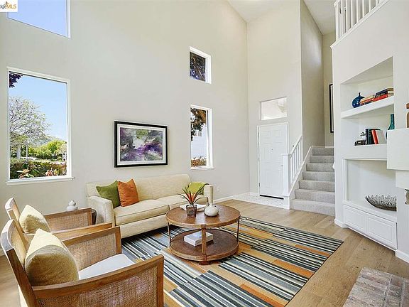 5th image of 54 Sea Isle Dr