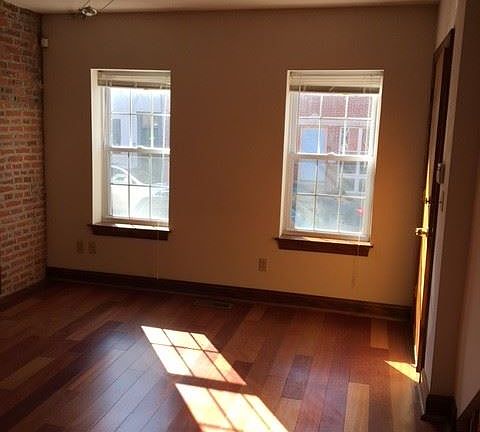 745 1st fl kitchen sitting area