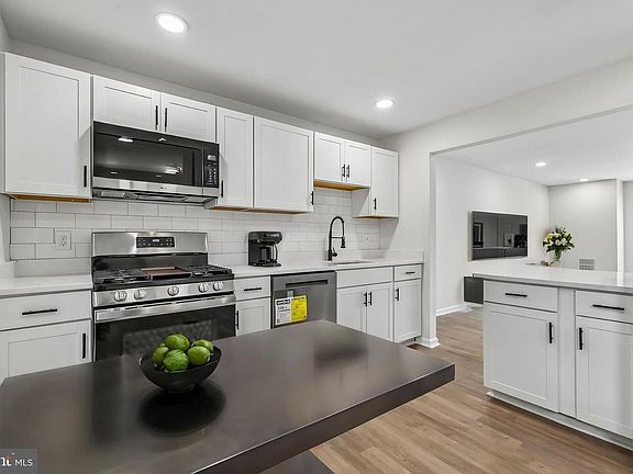 4th image of 7403 Houndsbury Ct