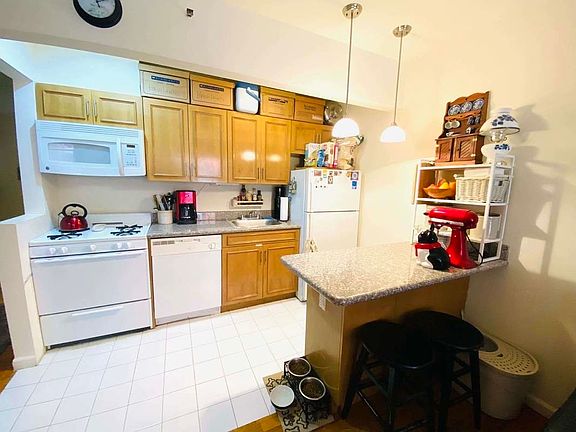 3rd image of 37-21 32nd St #2C