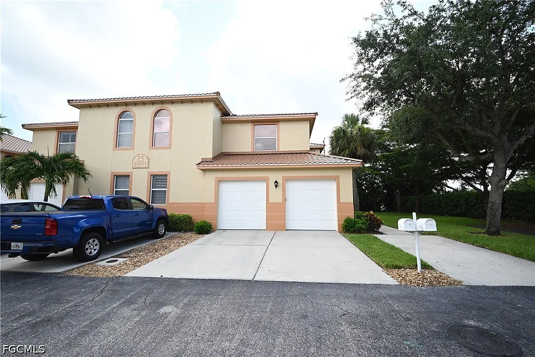 3 bed, 2.0 bath, 1809 sqft, $2,300 — Photo 1