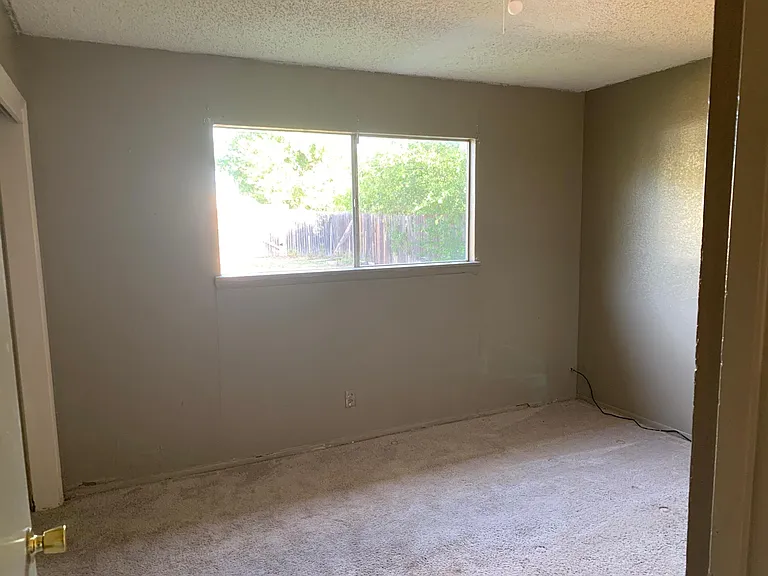2416 Glenwood Dr — Photo 6