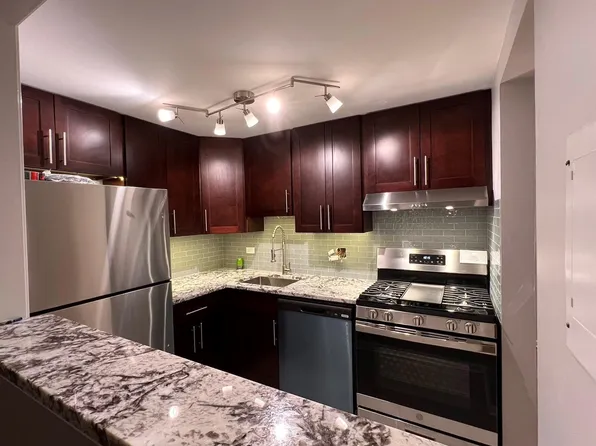 1463 Mercury Dr, Schaumburg, IL