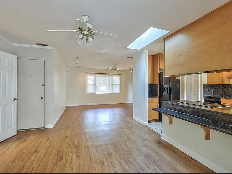 2093 Greenwood Dr — Photo 10