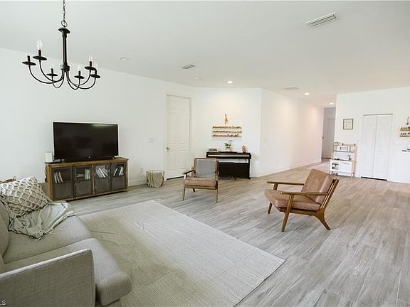3rd image of 12083 Maiden LN