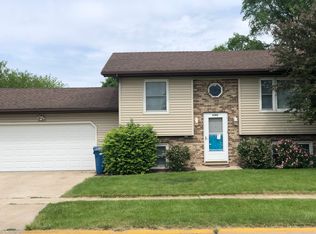 2303 Ashland Dr, Morris, IL 60450